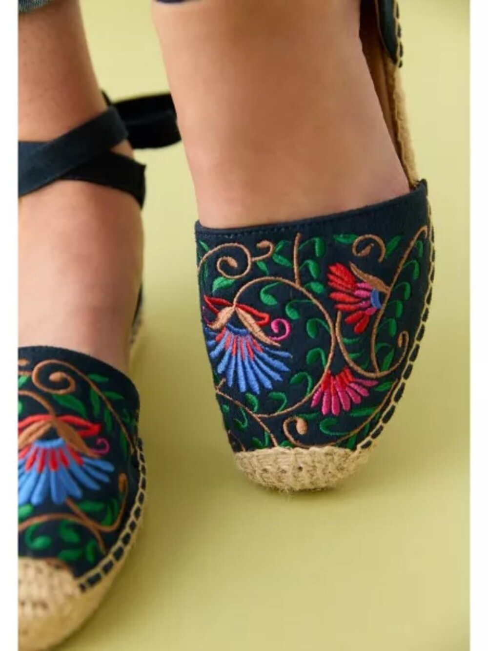 Shayla Flat Espadrille Embroidered Laced Up Embroidery Floral Boho 8W 8 wide